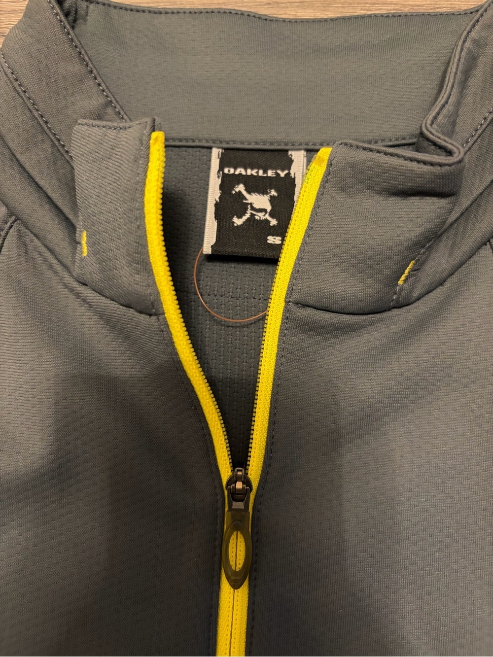 Oakley Men's Dark Gray Quarter-Zip Performance Jacket with skull image 4